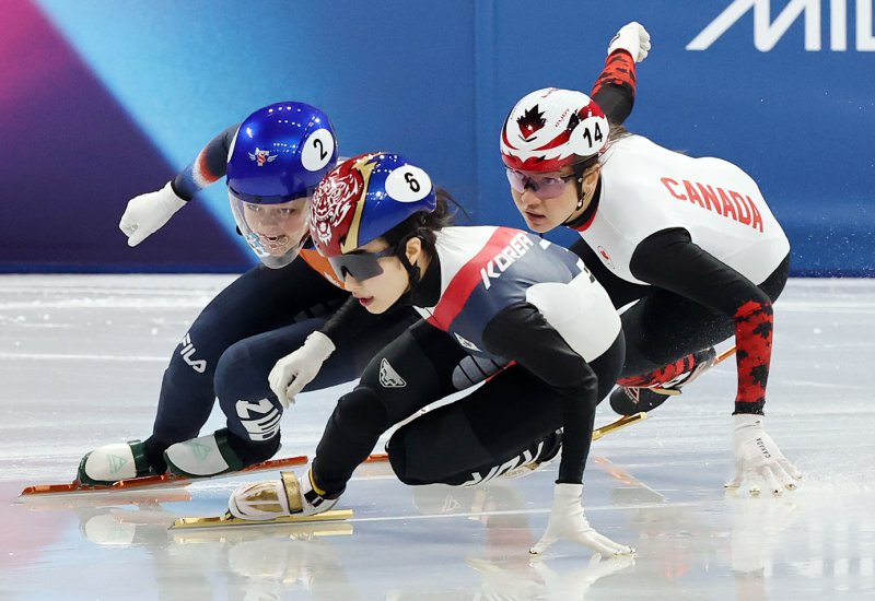 쇼트트랙 김길리가 16일(현지시간) 이탈리아 밀라노 아이스스케이팅 아레나에서 열린 2026 밀라노·코르티나담페초 동계올림픽 쇼트트랙 여자 1000m 결승에서 역주를 펼치고 있다.뉴스1