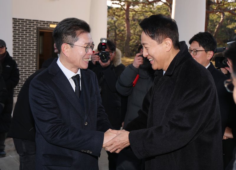 '현직 오세훈vs도전 정원오'…설 명절 후 서울시장 선거전 본격 점화