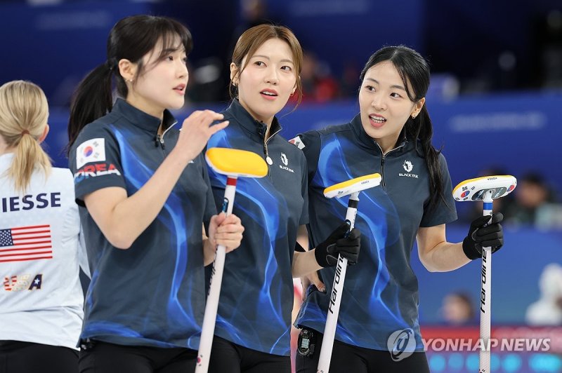 대화 나누는 설예은-설예지-김민지 (출처=연합뉴스)