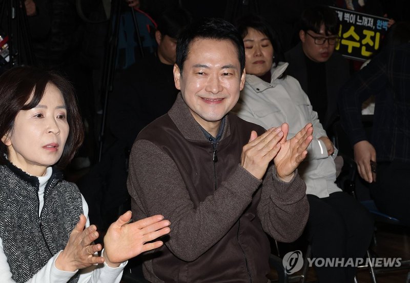 손뼉 치는 국민의힘 장동혁 대표 (출처=연합뉴스)