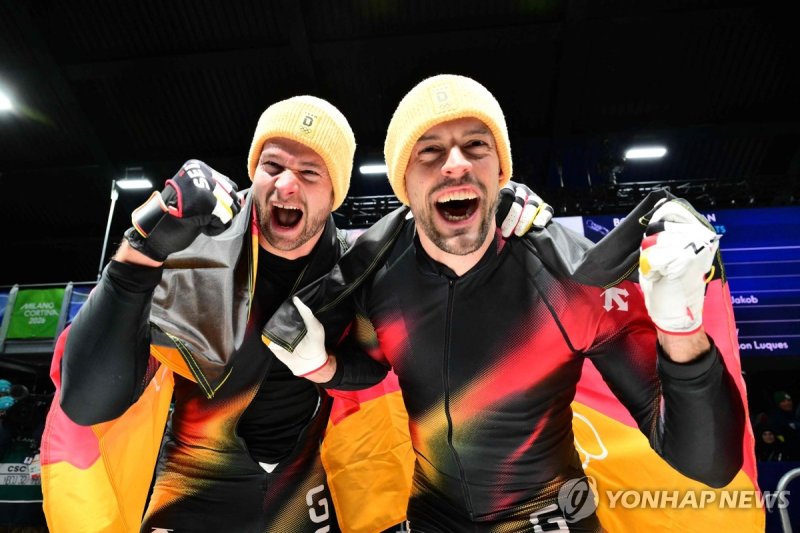 우승 차지한 독일의 요하네스 로흐너와 게오르크 플라이슈하우어 (출처=연합뉴스)