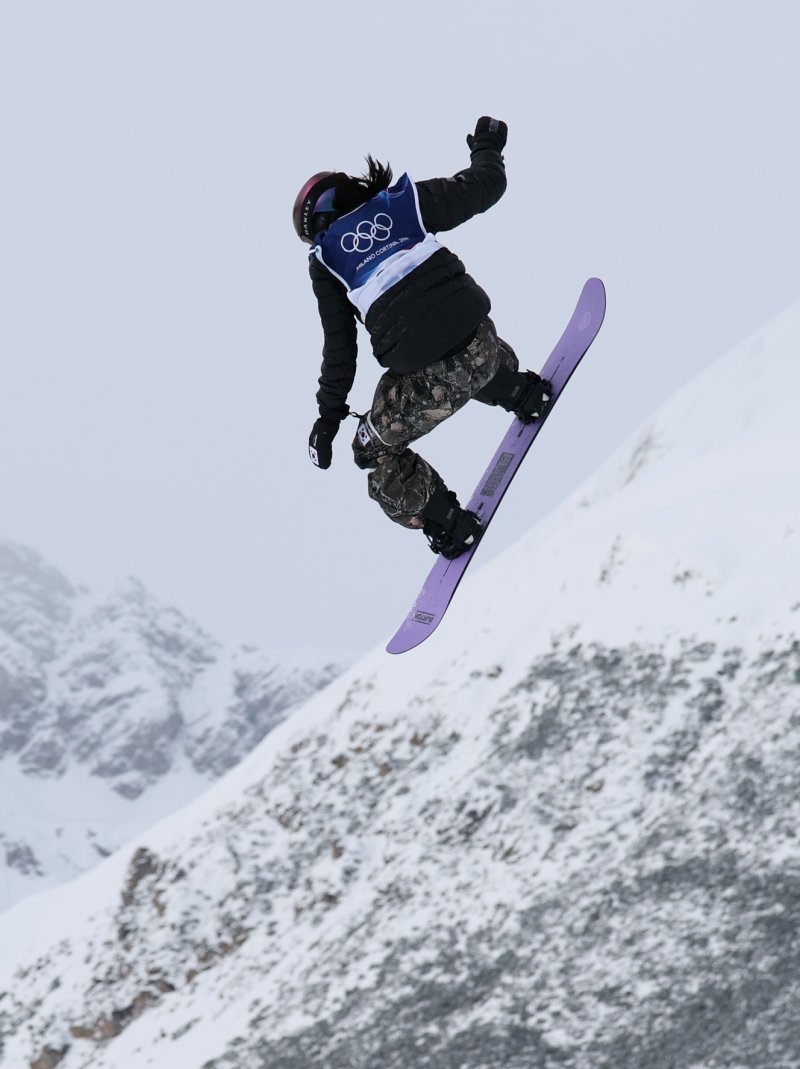 스노보드 유승은이 18일(한국시간) 이탈리아 리비뇨 스노파크에서 열린 2026 밀라노·코르티나담페초 동계올림픽 스노보드 여자 슬로프스타일 결선에 출전해 경기를 펼치고 있다.뉴스1