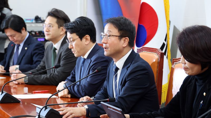 더불어민주당 한병도 원내대표가 19일 국회에서 열린 정책조정회의에서 발언하고 있다. 사진=서동일 기자