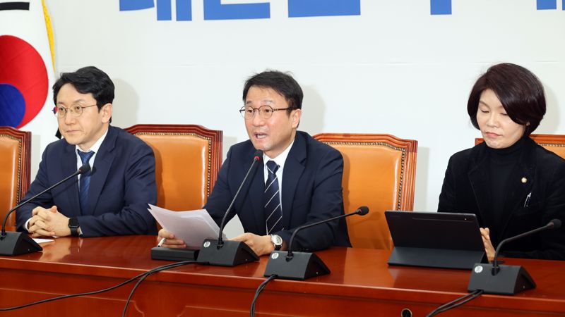 더불어민주당 한병도 원내대표가 19일 국회에서 열린 정책조정회의에서 발언하고 있다. 사진=서동일 기자