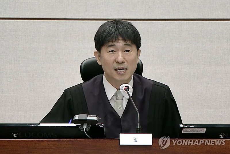 지귀연 판사, 윤석열 내란혐의 재판 진행 (출처=연합뉴스)