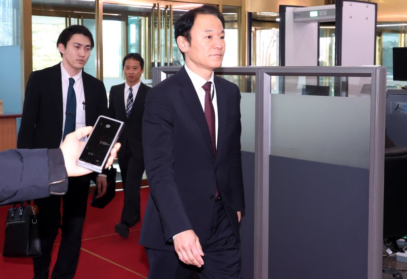 '일본 외무대신의 외교연설중 독도 관련 언급'과 관련 초치된 마츠오 히로타카 주한일본대사관 총괄공사가 20일 서울 종로구 외교부 청사로 들어서고 있다. 뉴시스