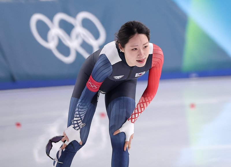 스피드스케이팅 임리원이 20일(현지시간) 이탈리아 밀라노 스피드스케이팅 스타디움에서 열린 스피드 스케이팅 여자 1500m에서 레이스를 마친 후 숨을 고르고 있다. 2026.2.21 ⓒ 뉴스1 김성진 기자