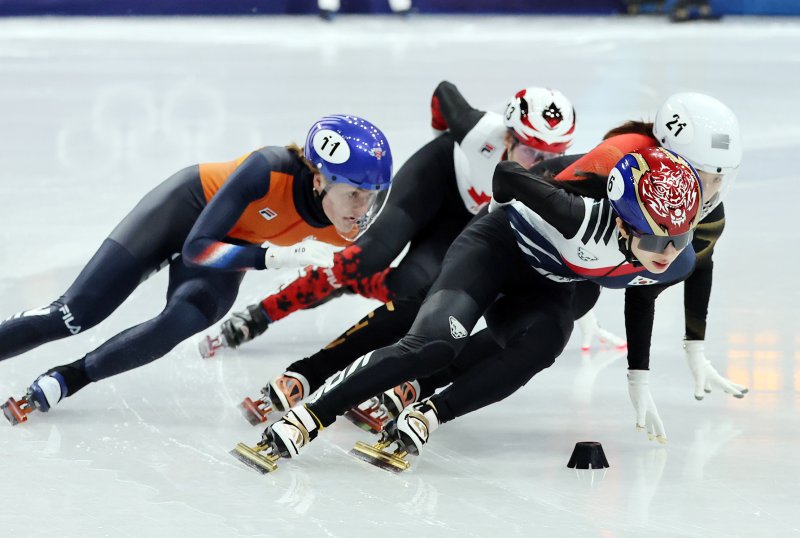 쇼트트랙 김길리가 20일(현지시간) 이탈리아 밀라노 아이스 스케이팅 아레나에서 열린 2026 밀라노·코르티나담페초 동계올림픽 쇼트트랙 여자 1500m 준준결승에서 역주하고 있다. 2026.2.21 ⓒ 뉴스1 김진환 기자