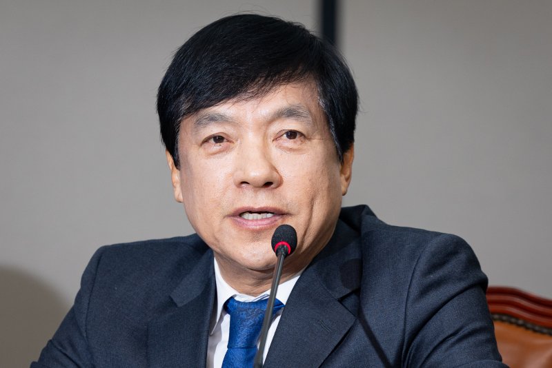 이성윤 더불어민주당 최고위원이 지난 9일 서울 여의도 국회에서 열린 최고위원회의에서 모두 발언을 하고 있다. 2026.2.9 ⓒ 뉴스1 유승관 기자