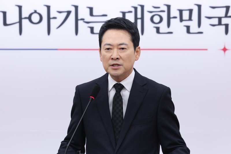 장동혁 국민의힘 대표가 20일 서울 여의도 국회에서 윤석열 전 대통령 1심 선고에 대한 입장을 밝히는 기자회견을 하고 있다. 2026.2.20 ⓒ 뉴스1 신웅수 기자