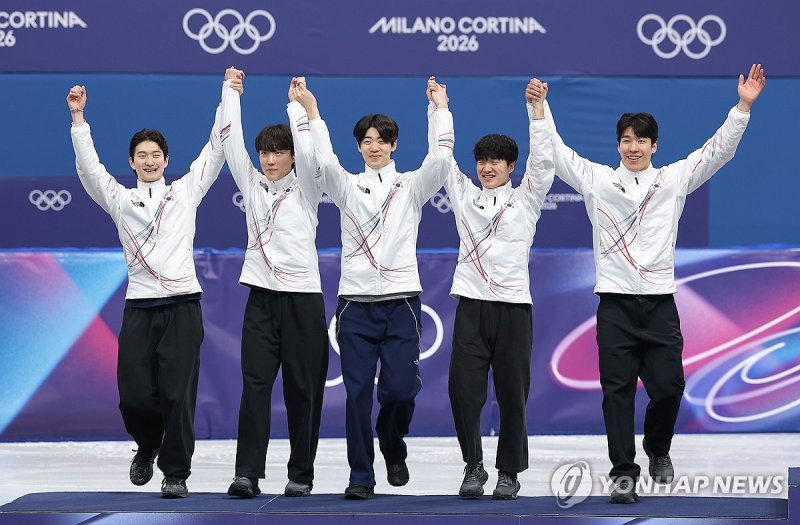 은메달 획득한 쇼트트랙 남자 계주 대표팀 (출처=연합뉴스)