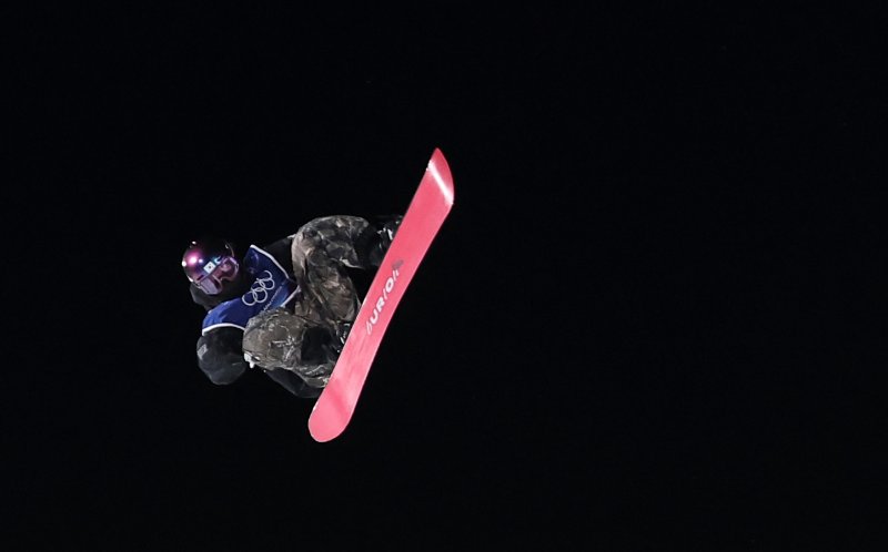 스노보드 유승은이 9일(현지시간) 이탈리아 리비뇨 스노파크에서 열린 2026 밀라노·코르티나담페초 동계올림픽 스노보드 여자 빅에어 결선에서 묘기를 부리고 있다. 2026.2.10 ⓒ 뉴스1 김성진 기자
