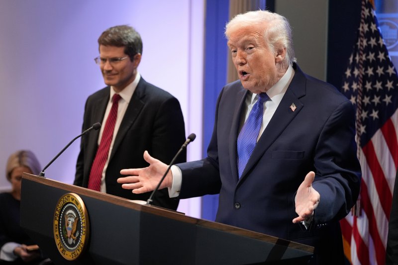 [워싱턴=AP/뉴시스]도널드 트럼프 미국 대통령이 20일(현지 시간) 백악관에서 대법원 관세 판결 관련 기자회견을 하고 있다. 2026.02.21.