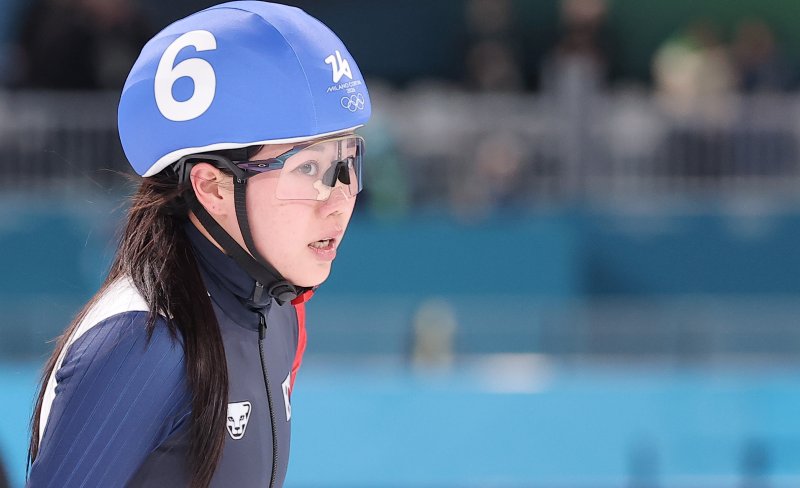 스피드스케이팅 박지우가 21일(현지시간) 이탈리아 밀라노 스피드스케이팅 스타디움에서 열린 2026 밀라노·코르티나담페초 동계올림픽 스피드 스케이팅 여자 매스 스타트 결승에서 14위로 레이스를 마친 후 아쉬워하고 있다. 2026.2.22 ⓒ 뉴스1 김성진 기자