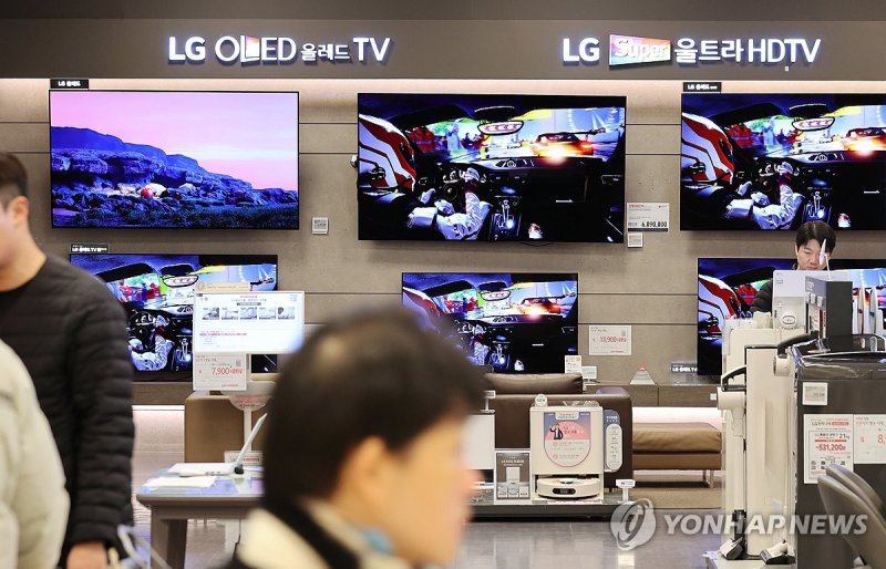 턱밑까지 쫓아온 中에 부품값 압박까지…고육지책 나선 韓 TV (출처=연합뉴스)