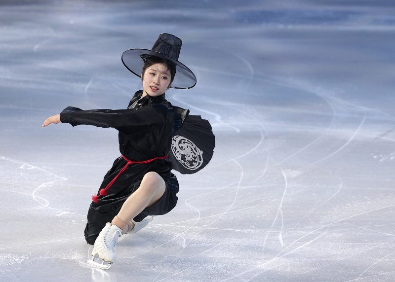 피겨 이해인이 21일(현지시간) 이탈리아 밀라노 아이스 스케이팅 아레나에서 열린 2026 밀라노·코르티나담페초 동계올림픽 피겨 갈라쇼에서 넷플릭스 '케이팝 데몬 헌터스' OST에 맞춰 연기를 펼치고 있다. 2026.2.22 ⓒ 뉴스1 김성진 기자