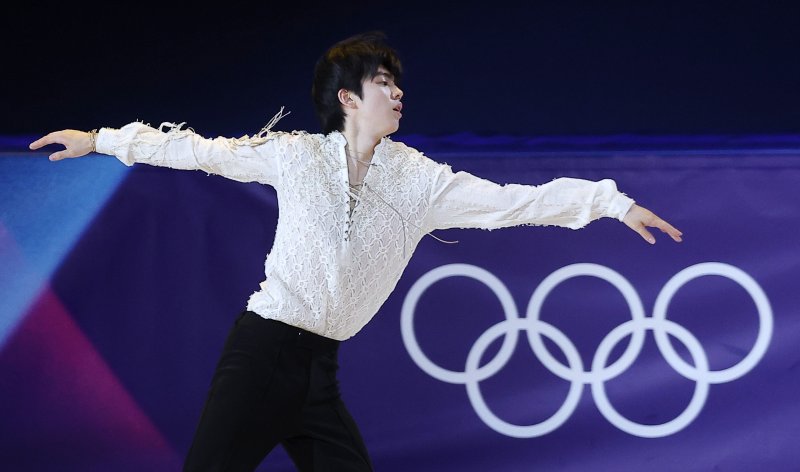 피겨 차준환이 21일(현지시간) 이탈리아 밀라노 아이스 스케이팅 아레나에서 열린 2026 밀라노·코르티나담페초 동계올림픽 피겨 갈라쇼에서 연기를 펼치고 있다.뉴스1