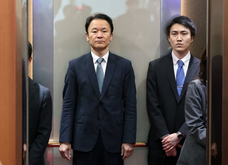 마츠오 히로타카 주한 일본대사관 총괄공사가 22일 오후 서울 종로구 외교부 청사로 초치되고 있다. 뉴시스