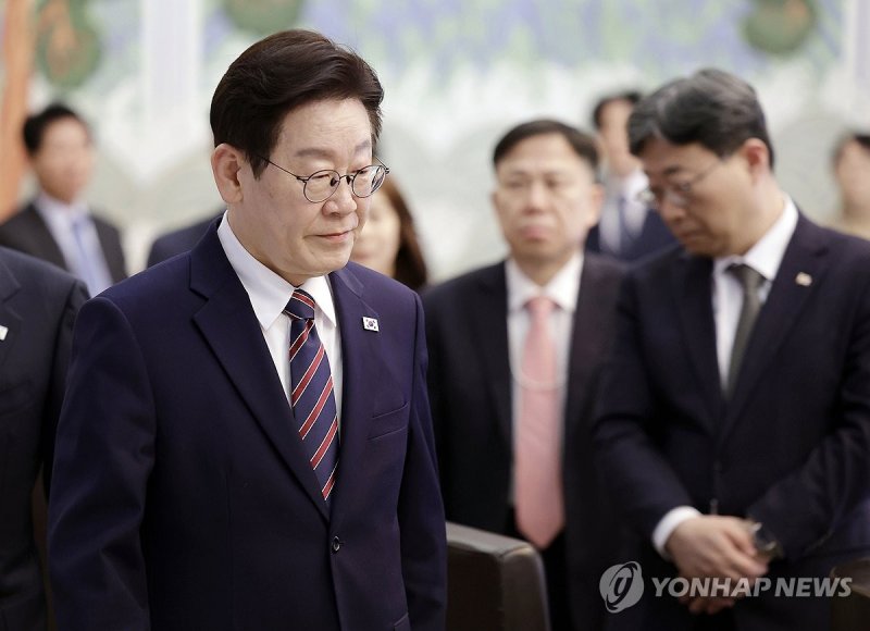 수석보좌관회의 참석하는 이재명 대통령 (출처=연합뉴스)