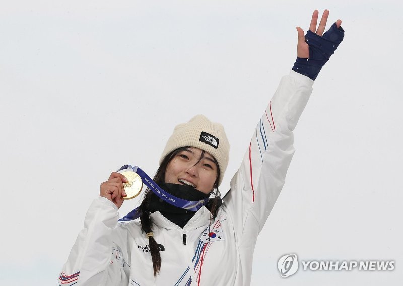 눈물 글썽이며 (출처=연합뉴스)