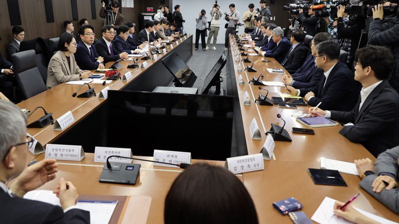 김정관 산업통상부 장관이 23일 서울 중구 대한상공회의소에서 열린 미국 국제비상경제권한법(IEEPA) 판결 관련 민관합동 대책회의에서 발언을 하고 있다. 사진=서동일 기자