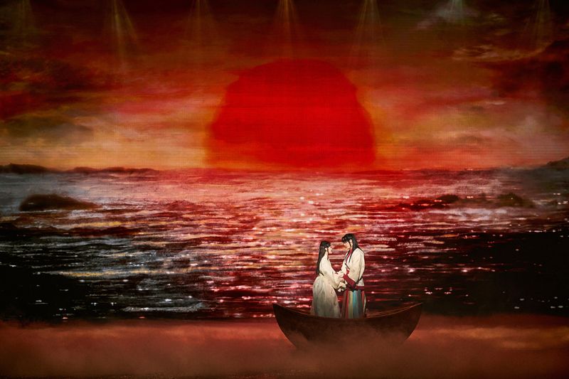 뮤지컬 '몽유도원'에서 유리아, 김성식이 공연하고 있다. 에이콤 제공