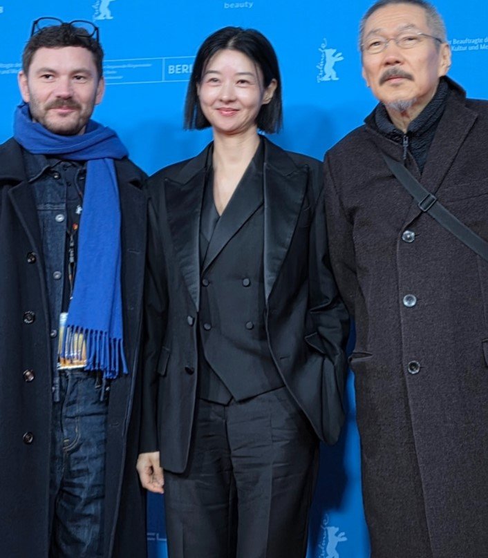 [서울=뉴시스] 배우 송선미가 베를린국제영화제 현장에서 홍상수 감독과 함께한 사진을 공개하며 근황을 전했다. (사진=송선미 인스타그램 캡처) 2026.02.23. photo@newsis.com *재판매 및 DB 금지