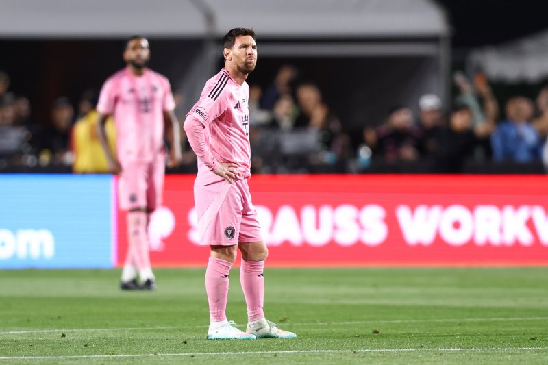 [로스앤젤레스=AP/뉴시스] 22일(한국 시간) 미국 프로축구 메이저리그사커(MLS) 로스앤젤레스FC(LAFC)와 인터 마이애미의 2026시즌 개막전에 출전한 리오넬 메시. 2026.02.22.