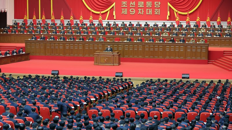 북한 노동당 기관지 노동신문은 지난 23일 당 중앙위원회 본부에서 당 중앙위 제9기 제1차 전원회의 확대회의가 진행됐다고 24일 보도했다. 노동신문/뉴스1