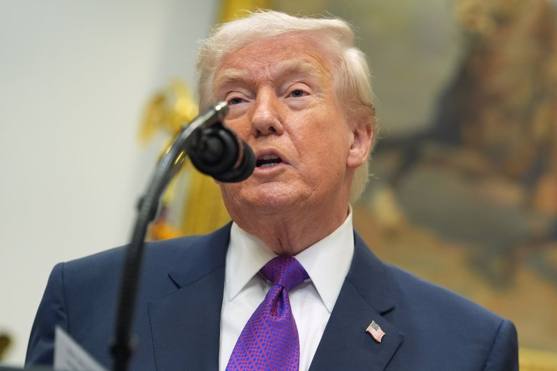 [워싱턴=AP/뉴시스] 사진은 도널드 트럼프 미국 대통령은 지난 12일(현지 시간) 미 워싱턴DC 백악관 루스벨트룸에서 연설을 하고 있는 모습. 2026.02.13.