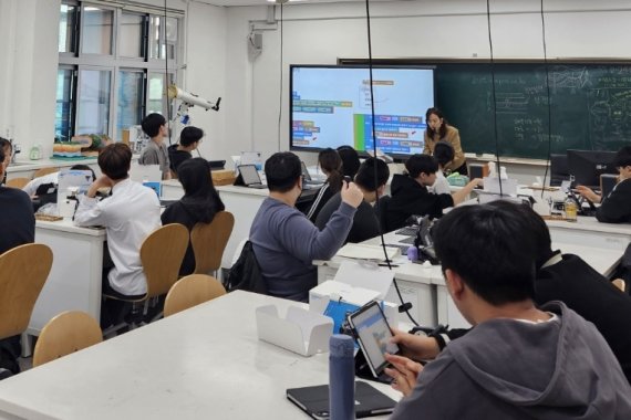 유비온, '교육부 장관' 표창 영예... 도서·벽지 교육 사각지대 해소 및 디지털 인재 양성 기여