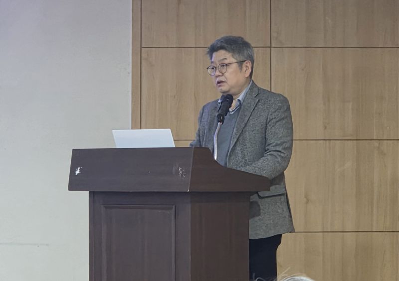 어기구·정일영·권향엽 의원이 공동 주최하고 한국지질자원연구원(KIGAM)이 주관한 ‘핵심광물: 주도형 공급망 구축 토론회 - 위기 관리·대응에서 공급망 주도형으로’가 24일 국회 의원회관 제2소회의실에서 열린 가운데 최영재 포스코인터내셔널 상무가 발언하고 있다. 사진=구자윤 기자