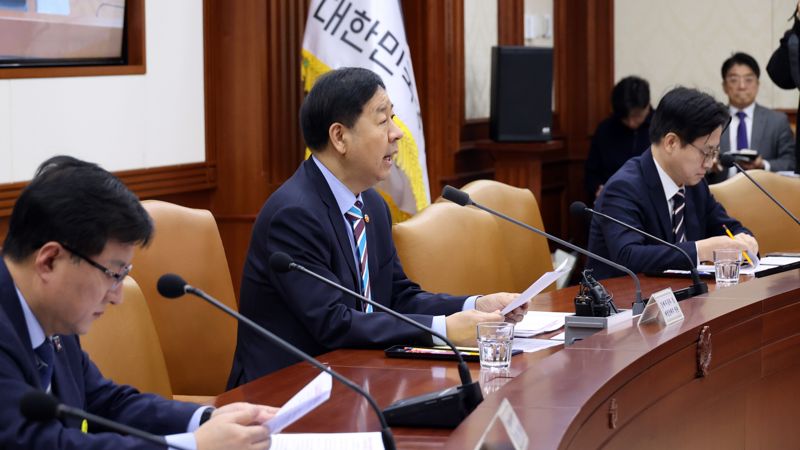 구윤철 부총리 및 재정경제부 장관이 25일 서울 종로구 정부서울청사에서 열린 경제관계장관회의에서 발언하고 있다. 사진=서동일 기자