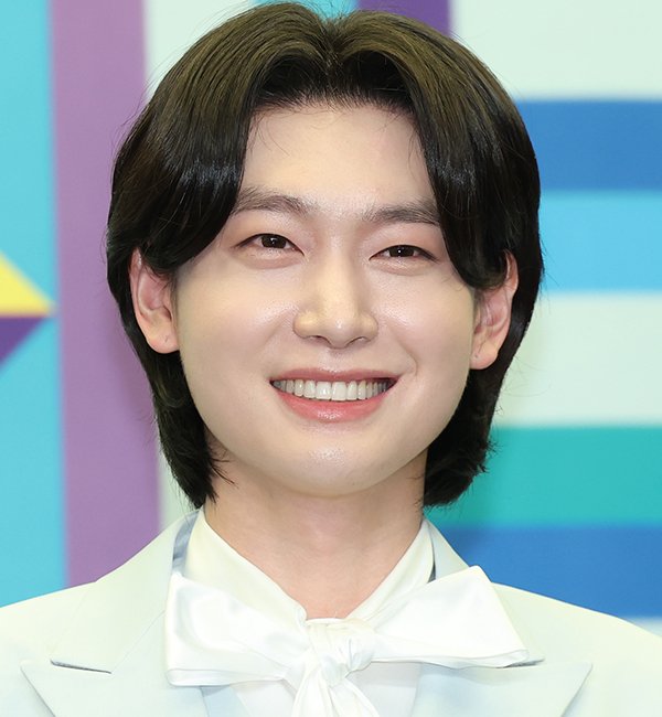 '데뷔 10주년' 임영웅, 여전한 인기&middot;굳건한 1위 [스타1픽]