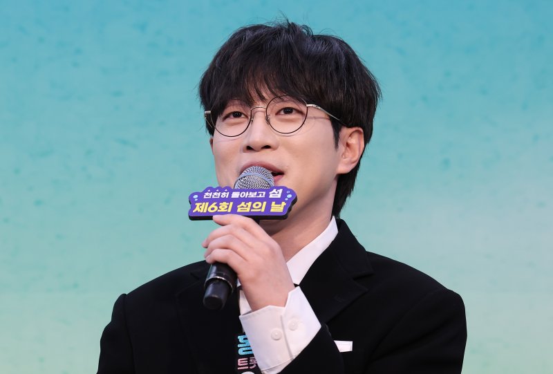 '데뷔 10주년' 임영웅, 여전한 인기&middot;굳건한 1위 [스타1픽]