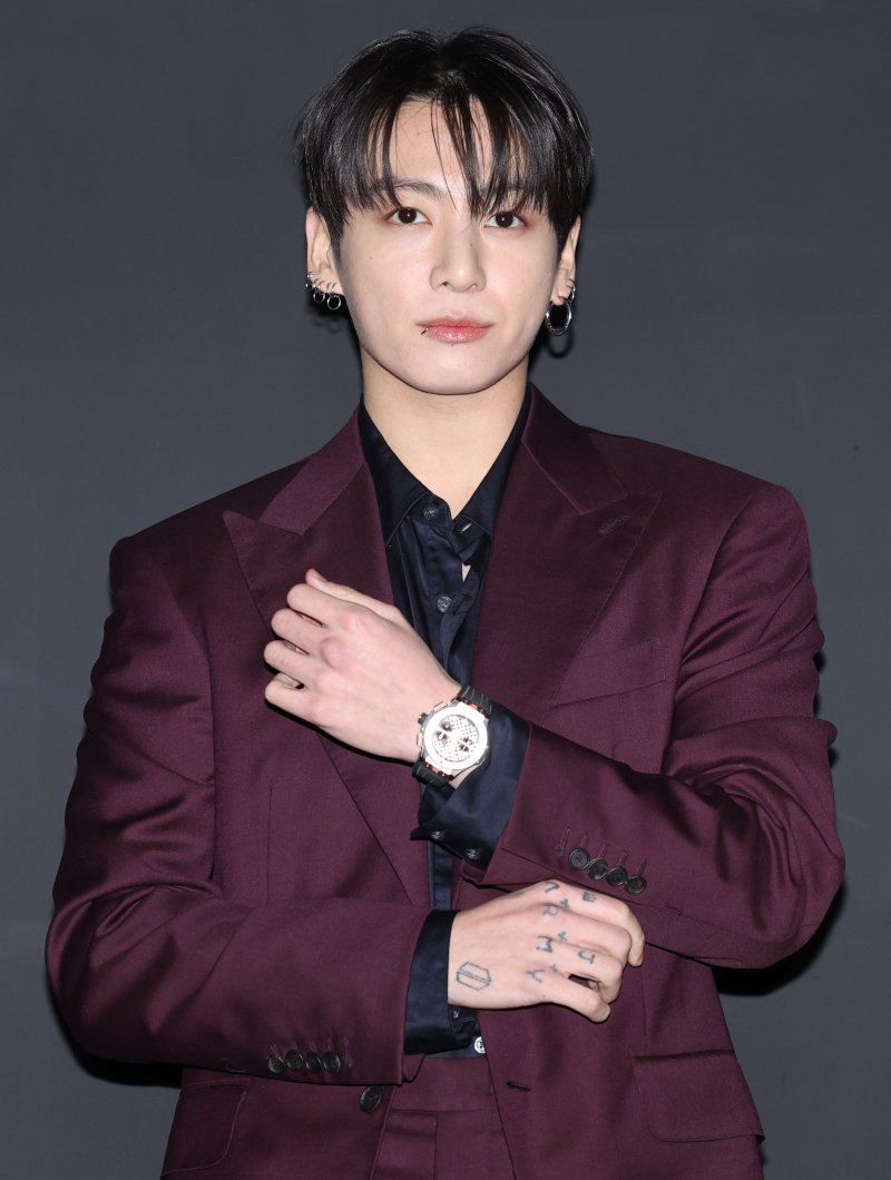 '차세대 워너비' 아일릿, 첫 1위 등극 [스타1픽]