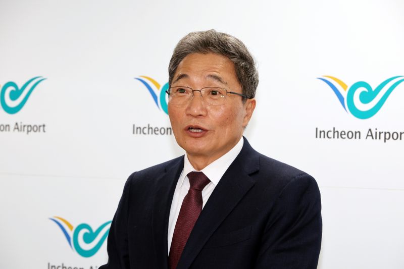 이학재 인천국제공항공사 사장이 25일 인천공항 기자실에서 기자회견을 열고 발언하고 있다. 사진=박범준 기자