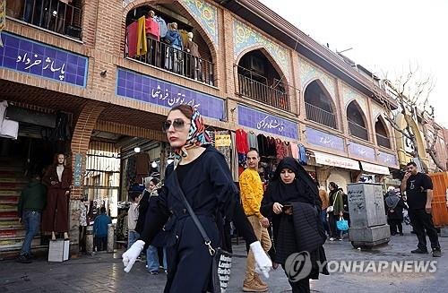 이란 테헤란의 시민들 (출처=연합뉴스)