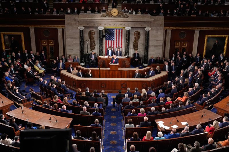 [워싱턴=AP/뉴시스] 도널드 트럼프 미국 대통령이 24일(현지 시간) 워싱턴 국회의사당 하원 본회의장에서 열린 상·하원 합동회의에서 집권 2기 첫 국정연설(State of the Union)을 하고 있다. 2026.02.25.