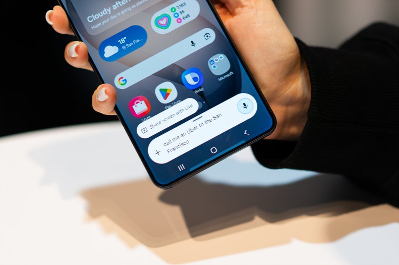 갤럭시S26 시리즈에 적용된 AI 기능으로 우버 택시를 호출하는 모습. 2026.2.25 ⓒ 뉴스1 이기범 기자