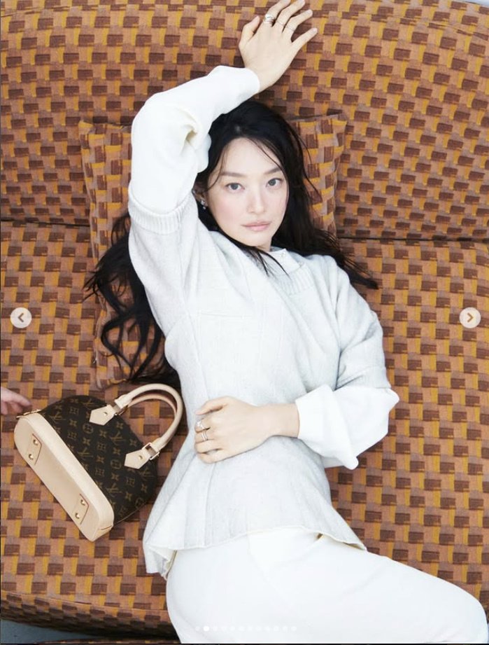 신민아, 결혼하니 더 어려졌네…물오른 여신 미모