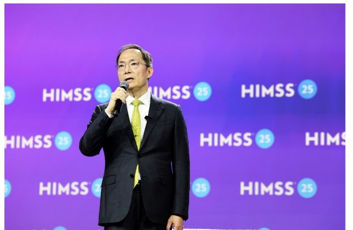 [서울=뉴시스] ﻿박승우 삼성서울병원 원장이 지난해 3월 4일(현지 시각) 미국 라스베가스 베네시안 컨벤션 센터에서 열린 힘스 2025에서 ‘미래 의료의 방향’을 주제로 기조연설을 하고 있다. (사진=삼성서울병원 제공) 2026.02.26. photo@newsis.com *재판매 및 DB 금지