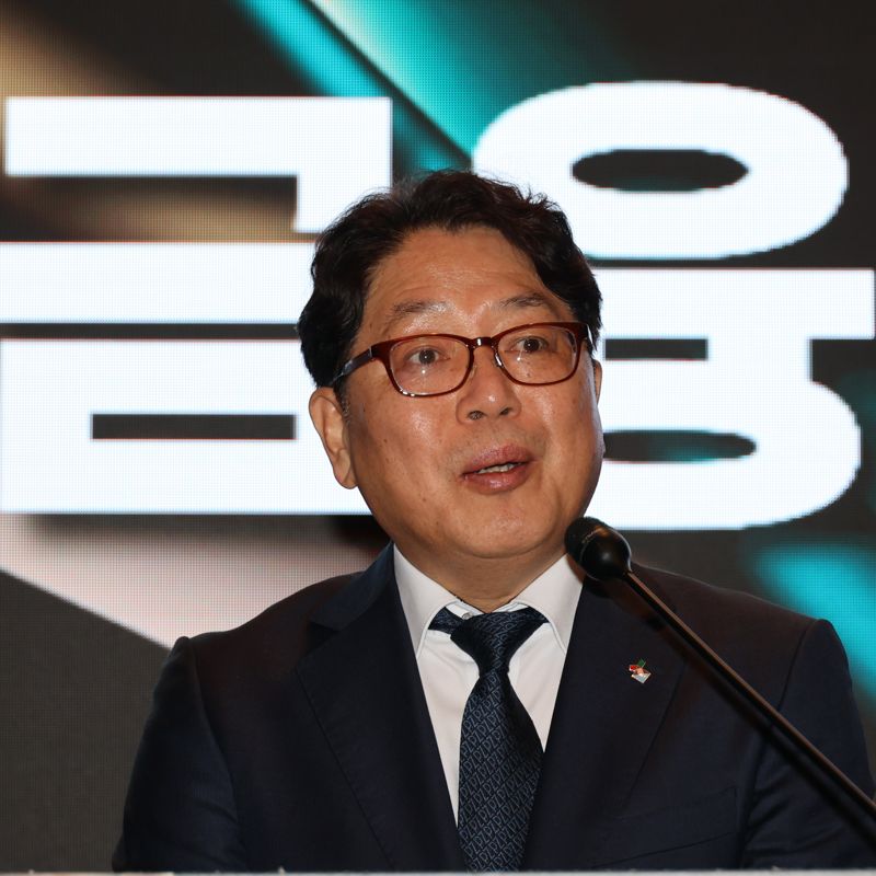 제15회 서민금융포럼 및 서민금융대상이 본사 주최로 26일 서울 여의도 콘래드 호텔에서 열렸다. 최인호 서민금융진흥원 부원장이 축사를 하고 있다. 사진=서동일 기자