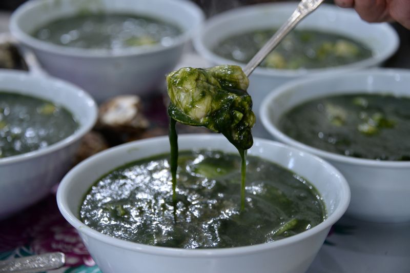 사계절굴구이에서 내놓는 매생이떡국