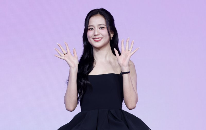 연기력 논란 없을까…지수 "로코 여신 노리고 있습니다"