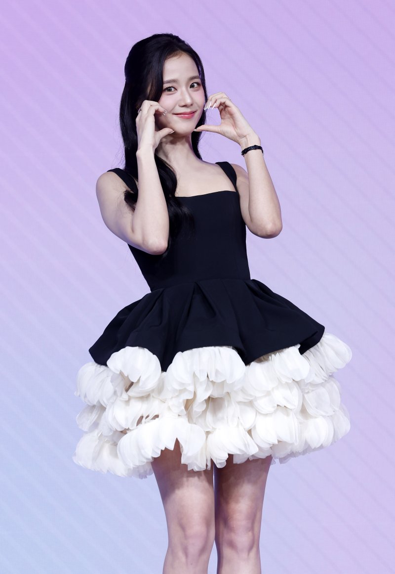 연기력 논란 없을까…지수 "로코 여신 노리고 있습니다"