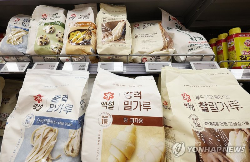 서울 한 대형마트 밀가루 판매대 모습 (출처=연합뉴스)