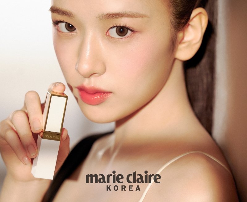 안유진 투명 피부&middot;깊은 눈빛…대체불가 아우라[화보]