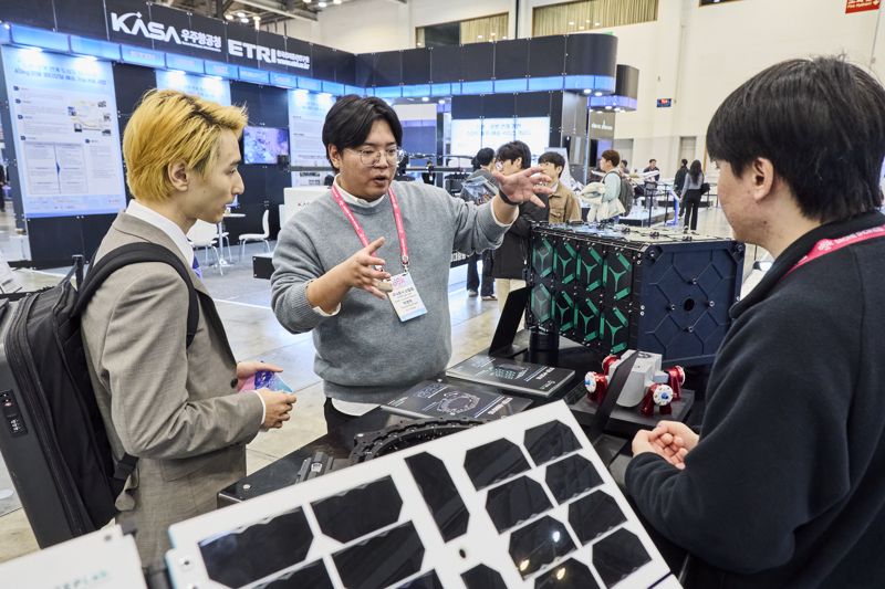 우주스타트업 스텝랩의 우주기계 시스템이 전시돼 있다. 스텝랩은 위성용 진동저감 장치와 우주 핵심구성품 등을 제공한다. 벡스코 제공