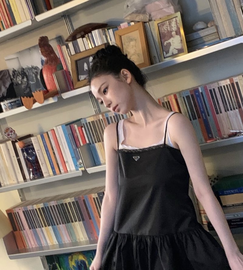 카리나, 무아지경 도넛 먹방…이래도 예쁘네